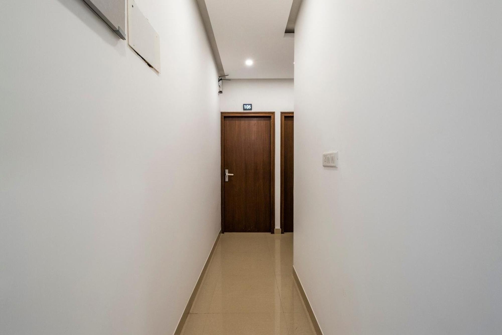 Hotel Super Townhouse Hebbal à Bangalore Extérieur photo